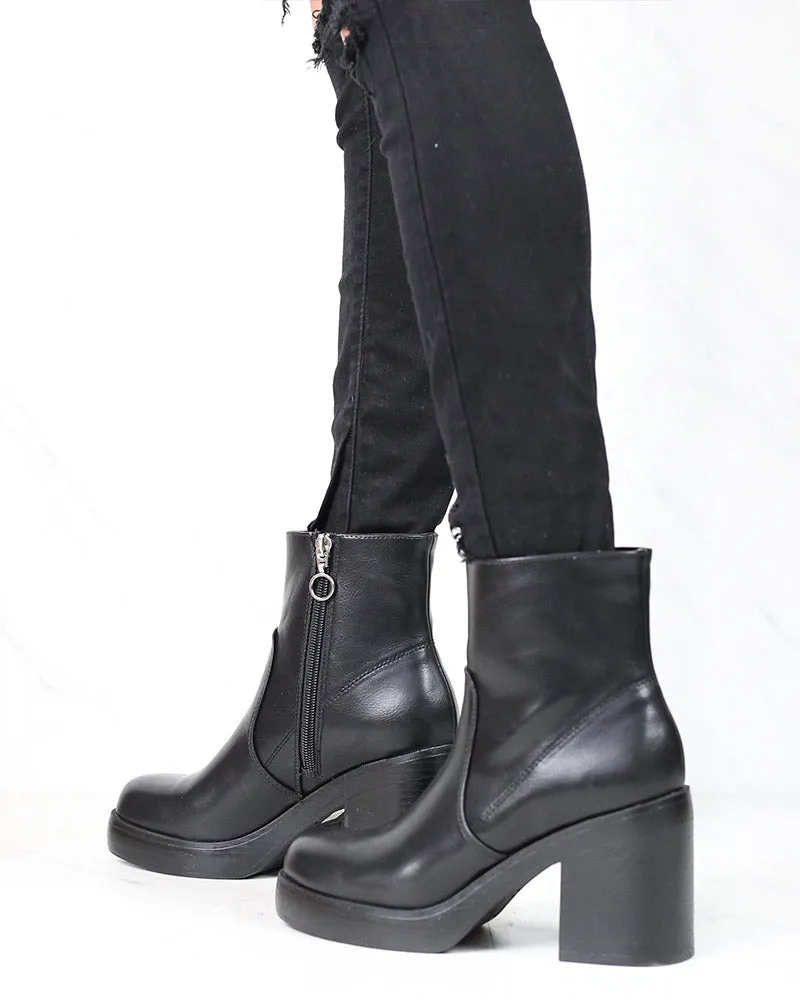 Dirty Laundry - Groovy Smooth Chunky Heel Ankle Boots in Black