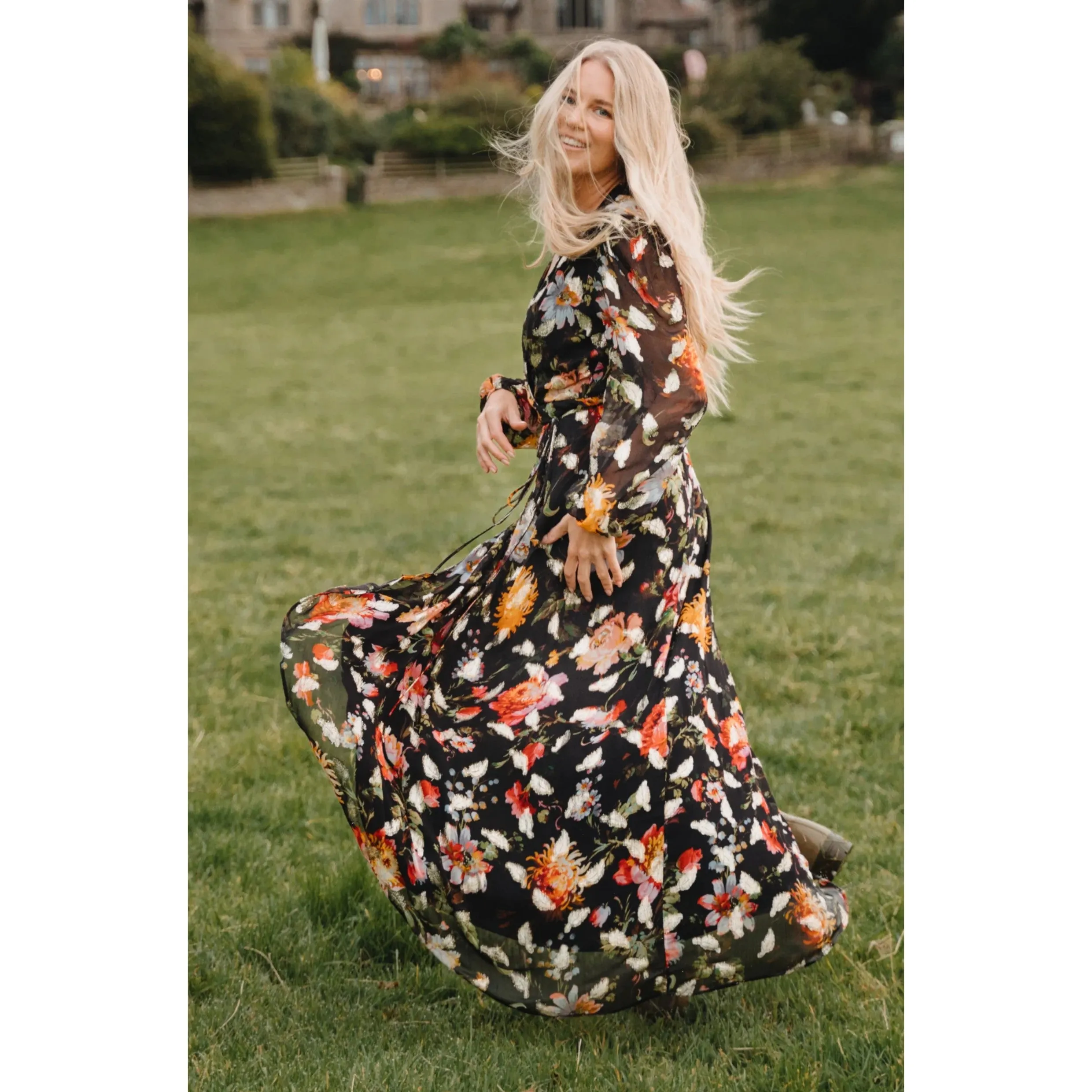 Hope & Ivy Bunty Floral-Print Maxi Wrap Dress in Feather Lurex 7900