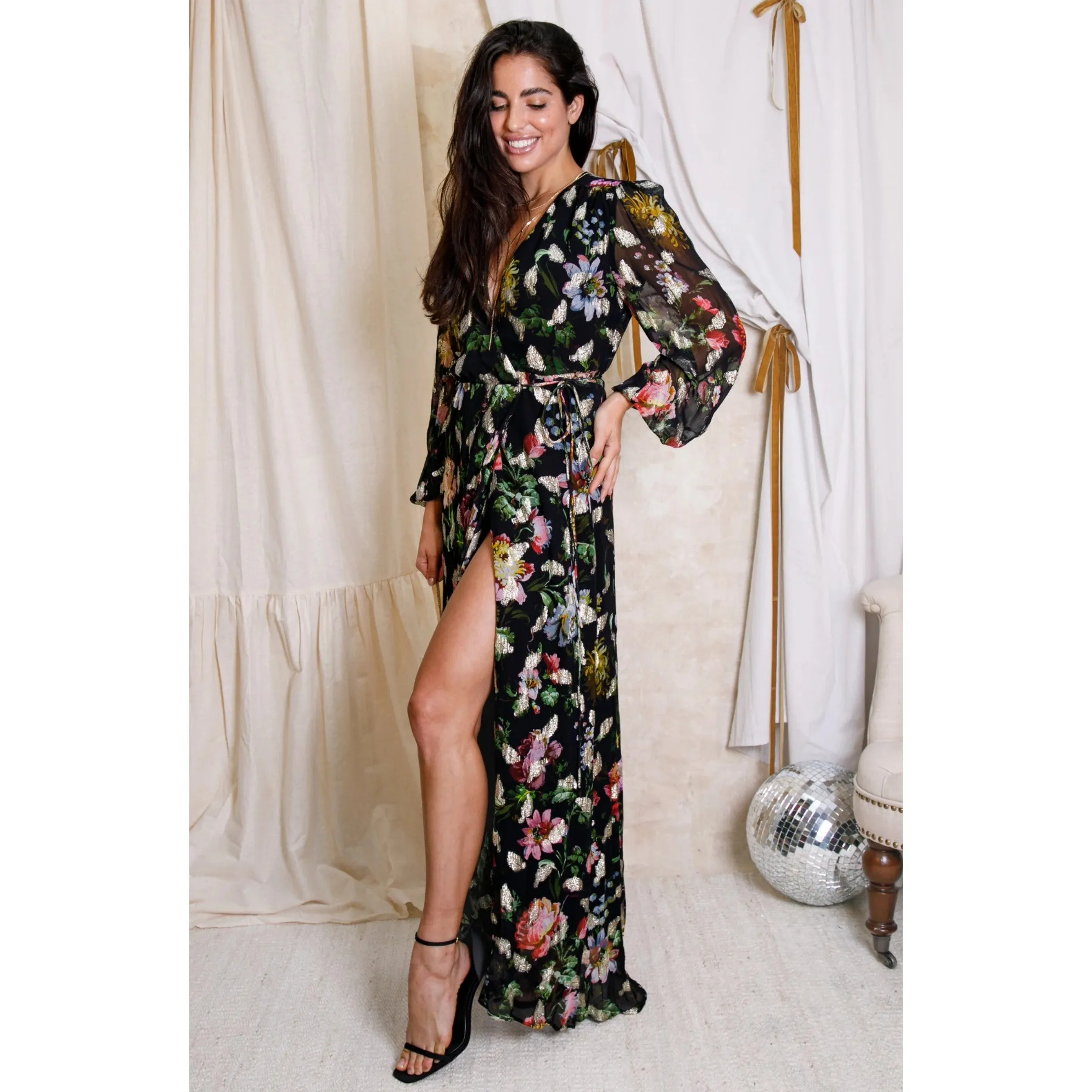 Hope & Ivy Bunty Floral-Print Maxi Wrap Dress in Feather Lurex 7900